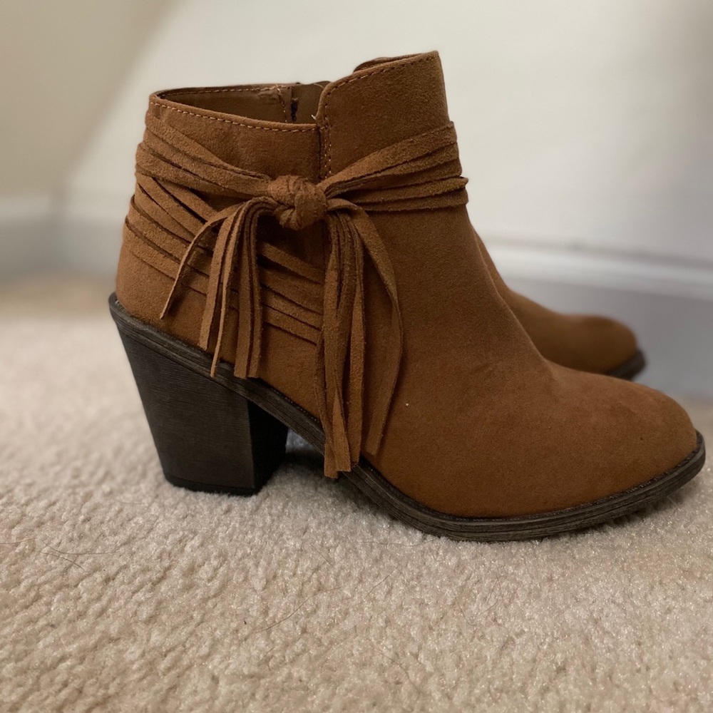 Time and Tru ankle booties